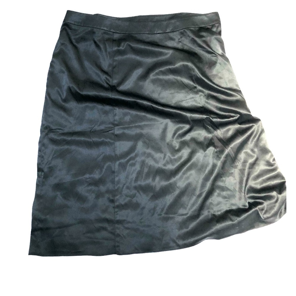 Satin A line skirt with pockets